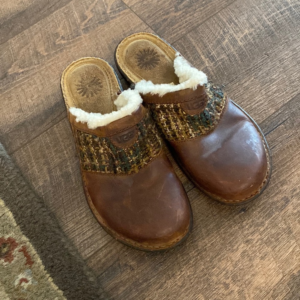 UGG SIZE 9 slippers